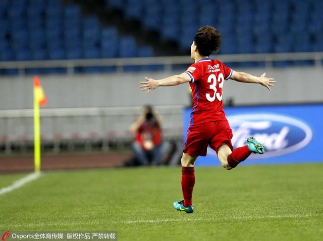 易边再战，加纳乔助攻小麦完成双响，加纳乔多次错失良机。